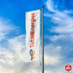 TotalEnergies Dikey Benzinlik Flaması - Görsel 2